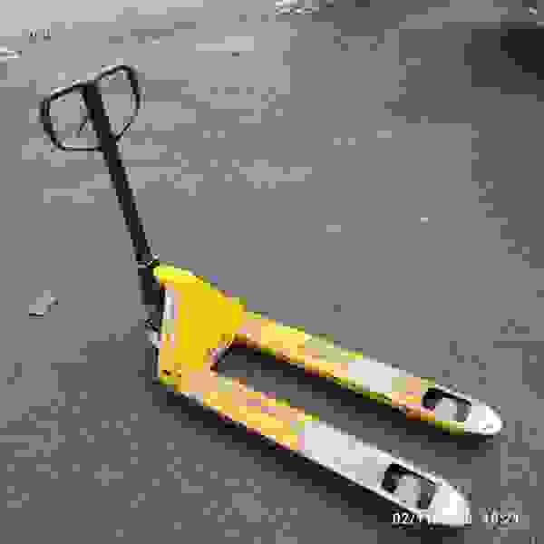 Used Serviced 540mm x 1150mm x 85mm 2,500kg capacity manual handling Pallet Truck